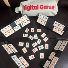 Gra w kostkę Rummy z 4 podstawkami, zestaw podróżny do gry w kostkę 106 elementów z walizką, klasyczna gra planszowa dla rodziny, cyfrowe karty do gry dla dorosłych, karty do gry na imprezę, zabawki do gier planszowych