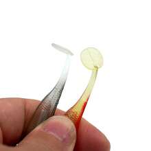 Señuelos suaves en forma de cola T de 7.5cm/2.2g con diseño arcoíris, hecho con lámina de aluminio y tubo de PVC multicolor para ofrecer un aspecto realista. Accesorios de pesca, equipamiento de pesca, cebos suaves con cola en T y destello arcoíris - Multicolor - Ver 10