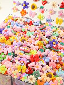 Paquete de 50 pinzas de pelo para niñas con diseños variados de frutas, animales, flores, arcoíris, estrellas y coronas. Accesorios de moda versátiles, aptos para uso diario.