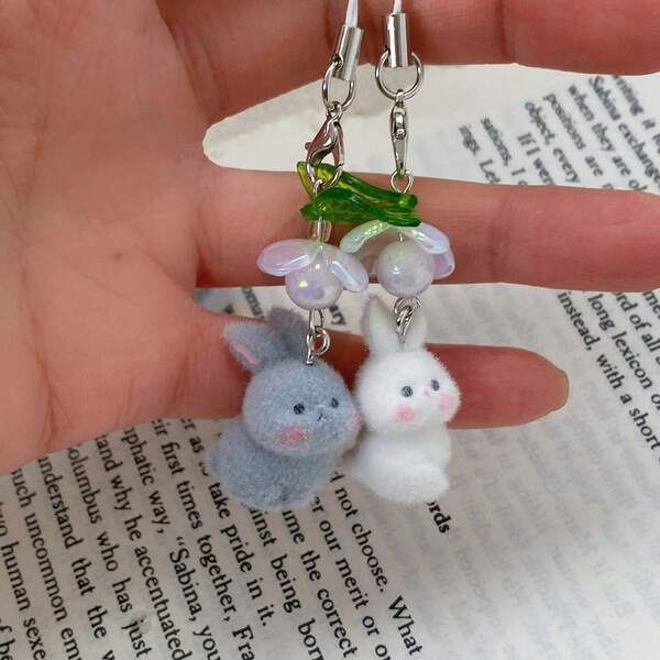 Nuevo llavero primaveral con conejo debajo de paraguas floreado, estilo fresco de conejito blanco o gris, accesorio suave y adorable para teléfono móvil o colgante decorativo