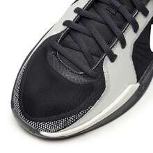 Nike Zapatillas de baloncesto acolchadas y ligeras SABRINA 2 (GS) para jóvenes, para entrenamiento en interiores y exteriores - Blanco y negro - Ver 7