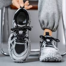 Zapatillas para hombre, zapatillas retro chunky, superficie de malla transpirable, zapatos deportivos casuales, plataforma elevada, de moda y versátiles para la temporada de verano