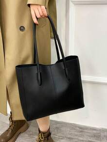 A Minimalist And Versatile Single-Shoulder Tote Bag With Ample Capacity, Practical For Daily Commuting, Shopping, Attending Classes, And Suitable For An Academic Style. It Is Perfect For All Seasons And Ideal For Women Who Prefer A Simple And Practical Design. - Black - View 5