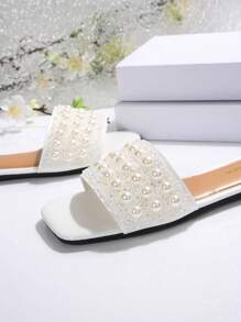 1 par de sandalias planas con aplicaciones de perlas para mujer de talla grande, elegantes y versátiles, de slip-on, antideslizantes y duraderas, aptas para el hogar, caminatas al aire libre, uso casual, vacaciones en la playa, lindas sandalias tipo chanclas de punta abierta, minimalistas, hermosas, color blanco, sandalias planas casuales
