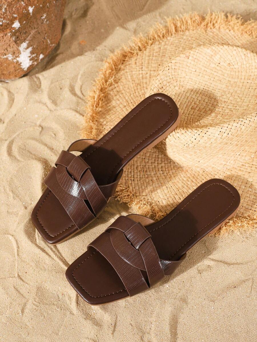 Sandali piatti da donna alla moda del 2025, con punta quadrata semplice, casual, da vacanza e uso quotidiano, con stampa animale, con più cinturini e colori uniti, ciabatte da donna