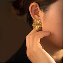 Vintage-Inspired Gold Floral Statement Earrings – 3D Textured Hypoallergenic Jewelry For Women, Spring Summer Party Earrings & Luxe Gift For Mom, Birthday, Her - Vàng - Xem 8