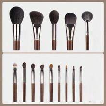 Zestaw 14 profesjonalnych pędzli do makijażu – pędzel do pudru, pędzel do konturowania, pędzel do różu, pędzel do maseczki, pędzel wachlarzowy do rozświetlacza, pędzel do korektora, pędzel do rozświetlacza, duży pędzel do blendowania cieni, pędzel do blendowania detali, pędzel skośny do cieni, mały pędzel do blendowania, duży pędzel do cieni, pędzel do ust. Wysokiej jakości narzędzia do pielęgnacji skóry, miękkie włosie, puszyste i pigmentowane, drewniane uchwyty dla łatwego chwytu, idealne do codziennego makijażu. Zestaw pędzli, zestaw pędzli do makijażu, zestaw pędzli do makijażu, kompletny zestaw do makijażu, zestaw pędzli, zestaw pędzli do makijażu, zestaw prezentowy do makijażu. - Brązowy - Zobacz 5