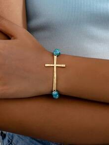 1 件时尚简约串珠和金属吊饰弹性手链，百搭而优雅