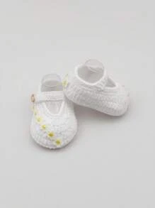 1 Pair Infant Girl Crochet Mary Jane Shoes With Daisy Flower Design, White With Yellow Accents