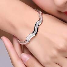 1pc Elegant & Luxury Matte Wavy Open Bangle Bracelet - Double Loop Heart Shaped Bracelet, Suitable For Girlfriend, Mother's Day, Birthday, Party, Valentine's Day, Luxury And Exquisite Adjustable Cuff Bracelet For Daily, Party Wear, Birthday Jewelry Gift