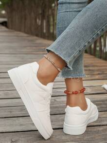 女士休闲运动鞋，透气穿孔设计白色平底运动鞋，柔软轻便，百搭休闲白色运动鞋