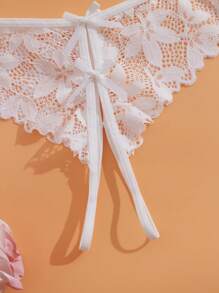 Lingerie sexy, ensemble de lingerie blanche romantique, design de string sexy, stimuler une imagination et une passion illimitées, montrer une atmosphère romantique