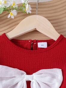 مجموعة من قطعتين: ملابس علوية بأكمام طويلة جميلة مزينة بفيونكة وبنطال جينز للفتيات الصغيرات، ملائمة لفصلي الربيع والخريف - الأحمر - مشاهدة 3