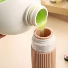 4 piezas Botellas de viaje para artículos de tocador, botellas de viaje a prueba de fugas, envases de silicona exprimibles, accesorios de viaje botellas recargables con bolsa de tocador, accesorios de viaje a prueba de fugas para líquidos y cosméticos como champú o loción. El color y algunos elementos se envían de forma aleatoria.