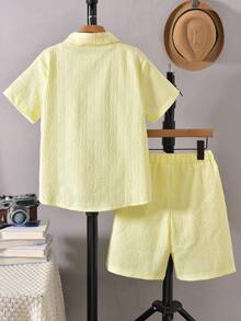 Vihyde Tween-Jungen Kurzarmhemd und Shorts aus 3D-geprägtem Stoff, lässiges Urlaubsoutfit - Gelb - Übersicht 3