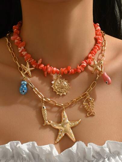 1 pieza Elegante y de moda Collar de joyería bohemia de verano para mujer con elementos oceánicos, con estrella de mar dorada, pez pequeño, concha marina, caracol, incrustaciones de perlas falsas, concha marina natural DIY con cuentas, coral rojo, colgante de resina, pez pequeño pintado de cerámica, collar de mujer con capas exquisitas, adecuado para la playa y uso en fiestas.