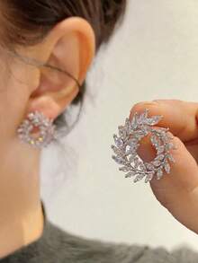 1 paio di orecchini circolari di alta qualità, incastonati con zirconia cubica, dal design elegante a goccia d'acqua brillante, unici e adatti per raduni quotidiani, appuntamenti, viaggi, accessori, regali di nozze, per la stagione nuziale per le donne in stile Y2K