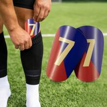 1 par de espinilleras de fútbol mini con diseño gráfico rojo, azul y Nº 7 - Espinilleras de fútbol para adultos gruesas y duraderas, adecuadas para todas las temporadas