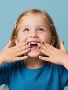 2 盒 24 片指甲、按压式指甲、可爱卡通假指甲、儿童指甲贴、防水指甲贴、彩色指甲贴、派对玩具、生日礼物。