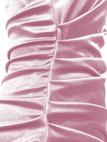 1 chiếc đầm ngủ ôm sát kiểu dáng châu Âu mới, gợi cảm, không dây vai, hở lưng, xếp ly, thích hợp cho quán bar, họp mặt, tiệc tùng mùa hè thanh lịch. - Bụi hồng - Xem 5