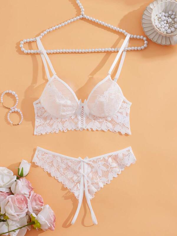 Lingerie sexy, ensemble de lingerie blanche romantique, design de string sexy, stimuler une imagination et une passion illimitées, montrer une atmosphère romantique