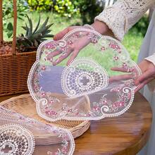 4 pièces Dessous de plat avec design de fleurs brodées françaises romantiques, tapis de décoration pour la maison, convient pour les tables extérieures, les mariages et les fêtes