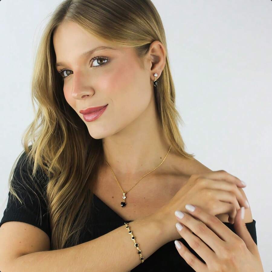 18k Gold Plated Semi-Jewelry Kit - Set With Bracelet, Chain, Pendant And Heart Earrings - Hitam - View 1