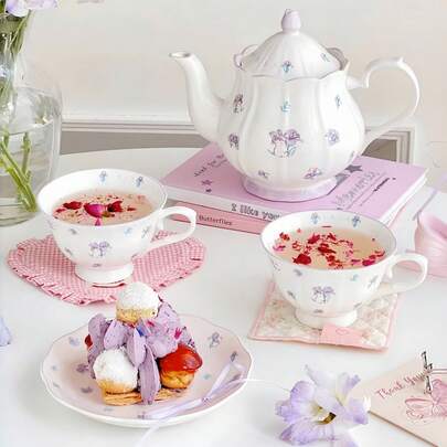 1 套紫色 Ditsy Floral Rabbit 陶瓷茶壶、杯碟餐具套装，法式别致 Ditsy Floral Rabbit 咖啡壶、杯碟餐具套装，适用于餐厅、客厅、咖啡厅返校