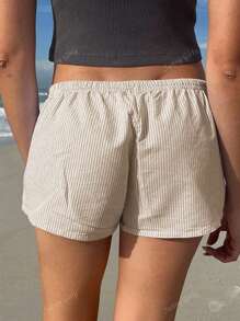 Pantalones cortos minimalistas de mujer con estampado de rayas, de vuelta al colegio, de estilo femenino y soleado para el otoño