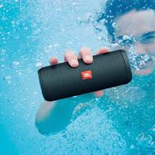 JBL سماعة بلوتوث محمولة FLIP ESSENTIAL 2 - بلوتوث 5.1 | مقاوم للماء IPX7 | صوت جهير | بطارية طويلة الأمد | مثالية للأجواء الخارجية وليالي السينما المريحة