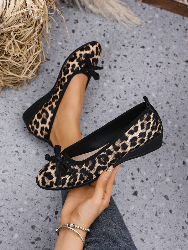 New Slip-On Grandma Shoes, Shaking Shoes, Leopard Print Bow Decor, Fashionable, Casual Daily Slip-On Flat Shoes For Mom