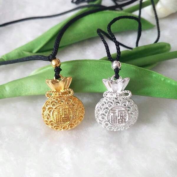 1pc Hollow Fortune Cookie Design Necklace, Silver Fortune Bag Pendant For Men, Women And Couples, Meaningful Gift For Mother's Day