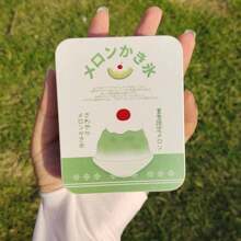 1 pièce Boîte de rangement en métal avec design de gâteau au matcha mignon, avec autocollants. Organisation de bureau décorative pour les étudiants.