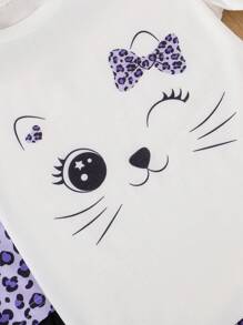 Set de 3 conjuntos de niñas con top de manga corta de cuello redondo y shorts, uno con estampado de gato de dibujos animados y otro con estampado de leopardo liso