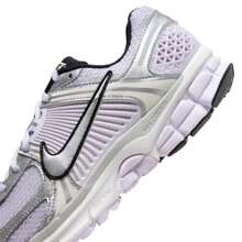 Nike Zapatos casuales Zoom Vomero 5 M, zapatos deportivos, ligeros y acolchados para mujer para exteriores, transporte y viajes IB7253-500