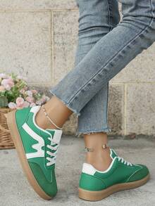 Retro Classic Unisex Casual Sports Shoes, Round Toe Lace-Up Skate Sneakers - Green - View 3