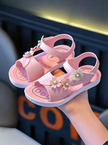 Sandalias de tacón abierto 2024 nuevas, suela blanda, estilo princesa para niñas y bebés, casual, antideslizante, con mariposa, para estudiantes, de moda, lindas, para verano