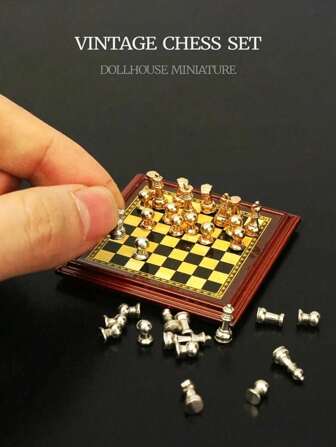 1 Set de juego de ajedrez internacional en miniatura para casa de muñecas con piezas de metal, no magnético, apropiado para decoración de sala de estar/estudio en escala 1:6 1:12 de la casa de muñecas (surtido)