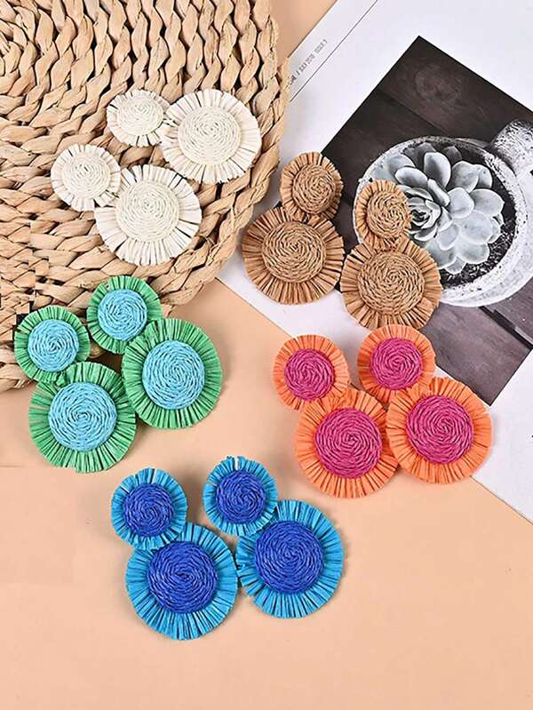 1 par de pendientes de botón redondos multicapa de estilo bohemio hechos a mano con rafia, adecuados para el uso diario, vacaciones y citas de la mujer