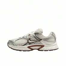 Nike V5 RNR 女士柔软、舒适、防滑、耐用低帮跑步鞋，白色和棕色 - 白銀 - 查看 1