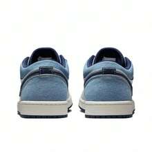 Nike Jordan Air Jordan 1 Low SE，舒适百搭，防滑耐用低帮复古篮球鞋，男款，白色和蓝色 - 白藍 - 查看 6