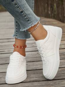 女士休闲运动鞋，透气穿孔设计白色平底运动鞋，柔软轻便，百搭休闲白色运动鞋