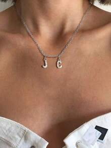 1 chiếc vòng cổ chữ cái đầu bằng thép không gỉ và đá Cubic Zirconia tùy chỉnh theo phong cách tối giản thời trang, tông vàng ngắn, quà tặng cho bạn gái, mẹ, gia đình, bạn bè, con gái, lý tưởng cho lễ kỷ niệm, sinh nhật, trang phục hàng ngày, tiệc tùng, ngày của mẹ, ngày lễ tình nhân, tốt nghiệp, đám cưới, đen, bạc, vàng, phong cách, đầy màu sắc, cổ điển, đơn giản, unisex, giản dị, dễ thương, tùy chỉnh, cá nhân hóa, độc đáo, quà tặng lý tưởng cho anh ấy, quà tặng lý tưởng cho cô ấy, cô ấy, bạn trai, bạn gái, bố, mẹ, gia đình, bạn bè, cho lễ kỷ niệm, cho sinh nhật, cho lễ tốt nghiệp, cho vũ hội, cho bữa tiệc, trang sức thời trang tùy chỉnh, lãng mạn tinh tế, bạc phong cách - Bạc - Xem 3