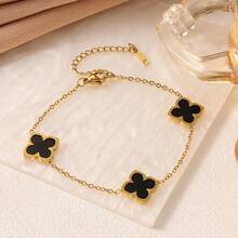 1件时尚不锈钢四叶草和仿珍珠母贝手链，高端花卉首饰，送给女朋友的礼物 - 金色 - 查看 3