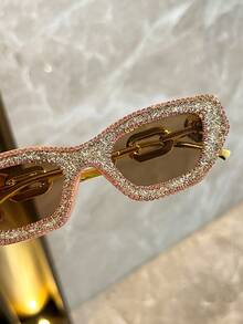 1 chiếc kính mát mắt mèo mạ vàng dành cho nữ có đính đá giả kim cương dùng cho hoạt động ngoài trời, du lịch và chống nắng Kính râm thanh lịch Kính râm bãi biển Phụ kiện bãi biển Halloween dành cho nữ Kính râm Kính râm cơ bản và phù hợp với Áo len Quần jean Quần nỉ Áo khoác hoodie Váy và áo sơ mi dài tay Kính râm thời trang Trang phục thanh lịch Đi chơi gia đình Du lịch Kỳ nghỉ Kỳ nghỉ cho Kỳ nghỉ hè Bãi biển, Ngoài trời, Du lịch - Vàng - Xem 3
