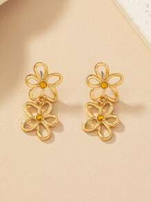 1 Pair Summer Beach Style Metallic Petal Shaped Dangle Earring Pendant, Suitable For Women To Wear In Any Festivals, Parties