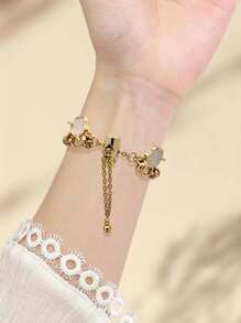 1pc Compatible With Apple Watch Luxury Gold Chain & White Floral Decorated Bracelet Watch Band, Suitable For Ultra3/2/1, SE, S10/S9/8/7/6/5/4/3/2/1 Series, Fashion Gift For Young Women, Global Popular New Watch Strap 38mm 40mm 41mm 42mm 44mm 45mm 49mm Smart Watch Accessories