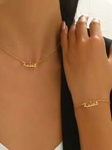 Ensemble de collier et bracelet personnalisé en acier inoxydable avec lettre - bijoux personnalisés avec prénom, convient pour l'anniversaire, la cérémonie de remise des diplômes et la fête rock, ensemble de 2 bijoux pour femmes, simple pendentif en lettre arabe dorée avec collier et bracelet, meilleur cadeau pour les amis lors d'occasions spéciales, cadeau pour la fête des mères