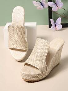 Women Plus Size Silver Wedge Heel Platform Sandals, Casual Gold Glitter Retro Beach Slip-On Sandals, Fashionable Elegant European Style Flat Sandals - Beige - View 2