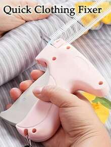 1套迷你缝纫枪套装，含针、扣件和纽扣。快速服装修补工具。通用服装标签枪。带存储的快速手持式缝纫枪。服装专用微型缝纫枪+50个夜光熊纽扣+660根软塑料针。手持式快速缝纫枪。软塑料无针纽扣。服装修补和无缝床单固定。家用工具。服装订书机。 - 彩色 - 查看 3